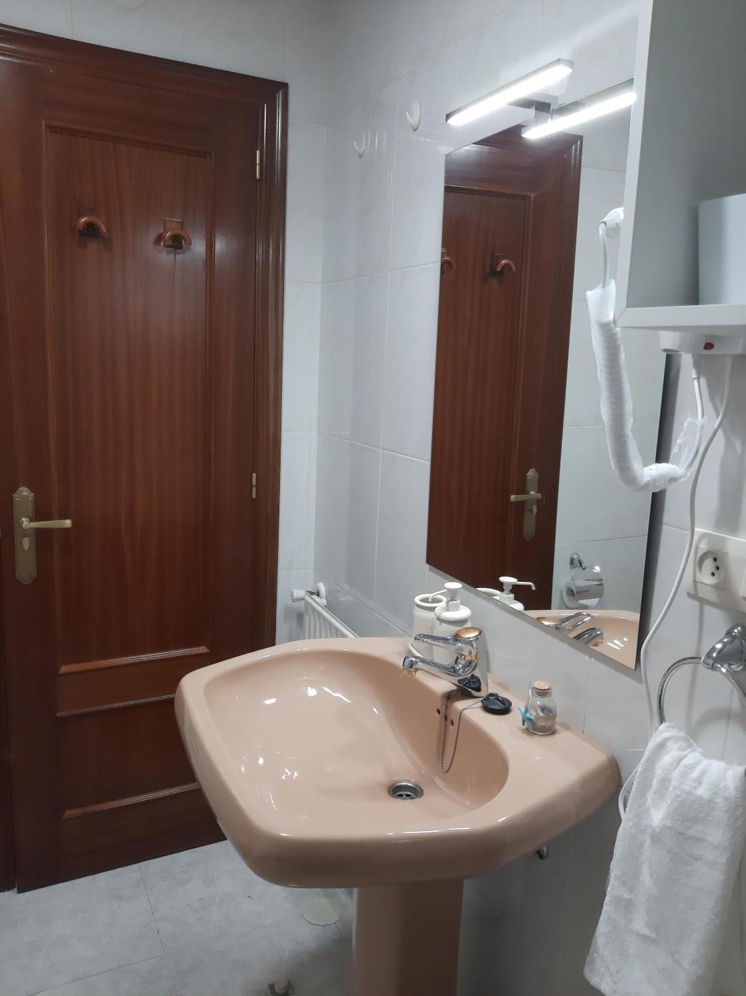 Apartamento Elena Centrico Con Wifi Cangas de Onis Bagian luar foto